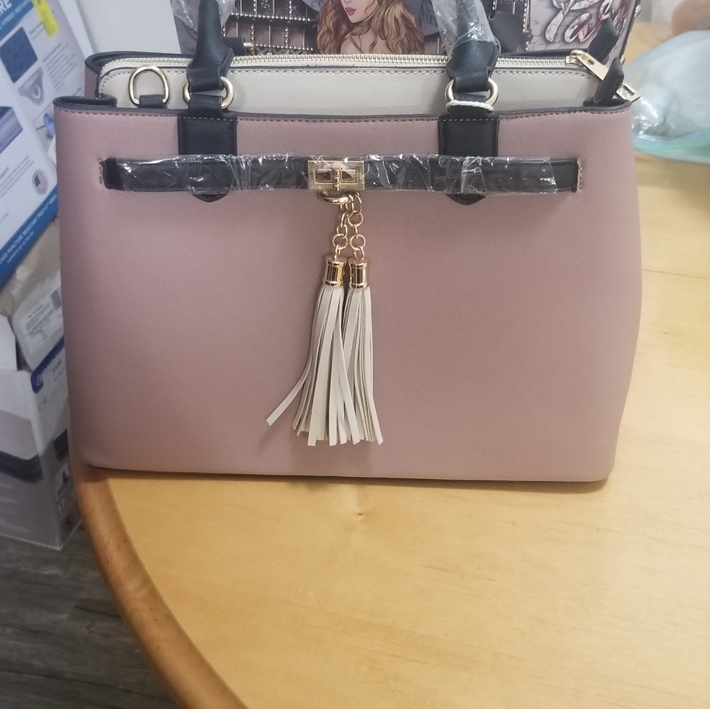 Purses - Picture 7 of 8